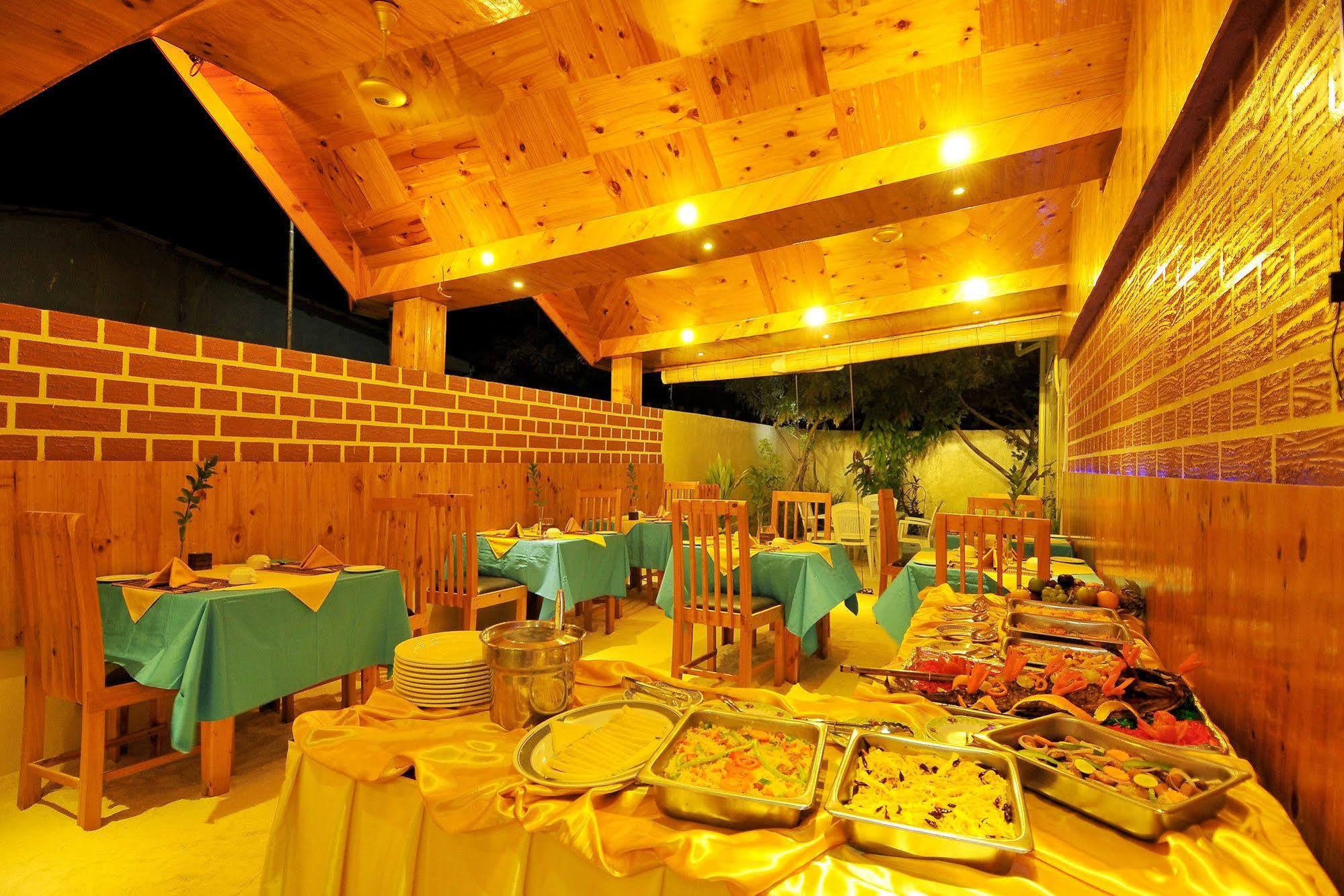 Arena Lodge Sky Maafushi Esterno foto
